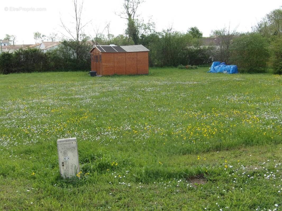 Terrain à VERNOUX-SUR-BOUTONNE