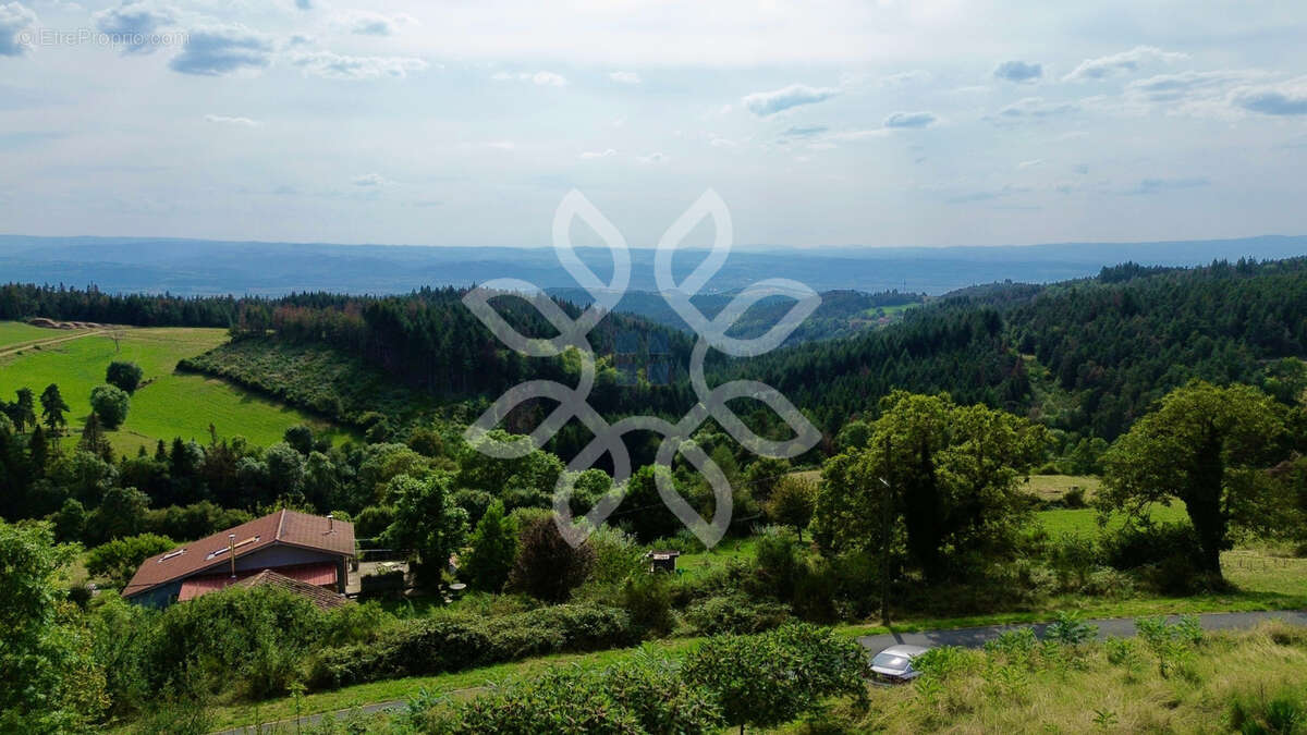 Maison à CHAMPAGNAC-LE-VIEUX