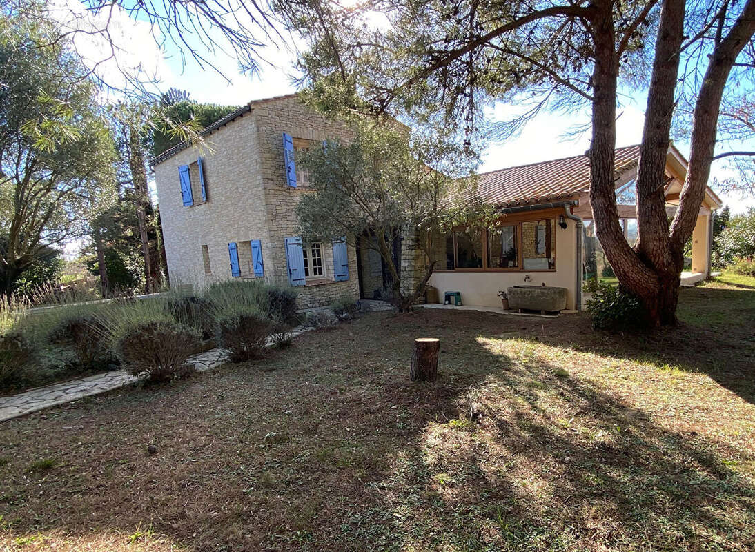 Maison type mas provençal, piscine, terrain 3300 m² - photo 4