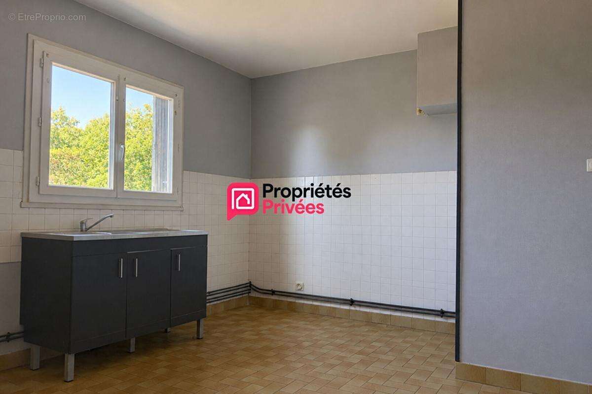 Maison 7 pièces de 140m² et  1748m² de terrain avec dépendances Manzat 63410 - photo 6