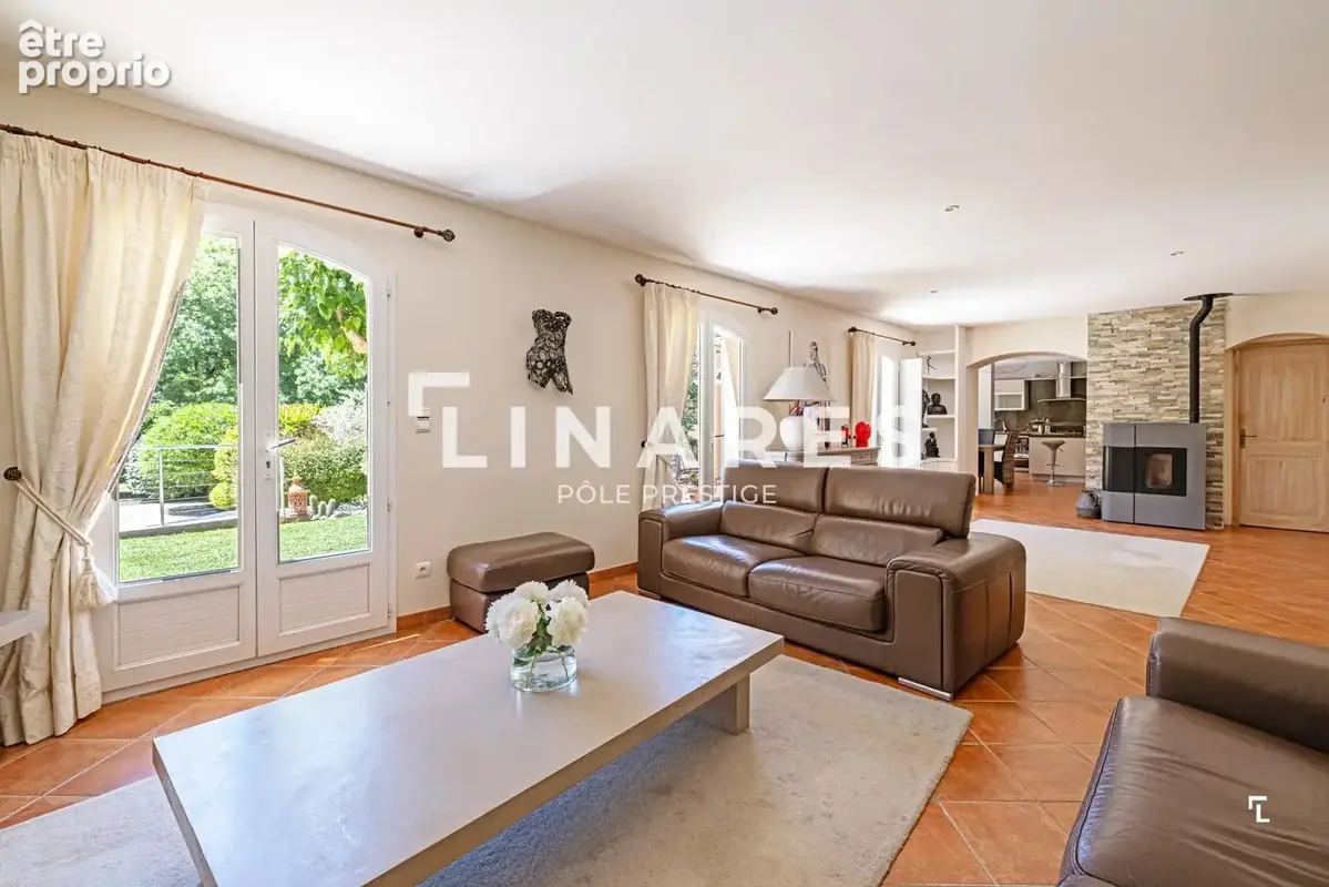 Villa LA NIEGA - Propriété familiale de 240m2 avec piscine et un appartement  T2 indépendant  - Ventabren - photo 6