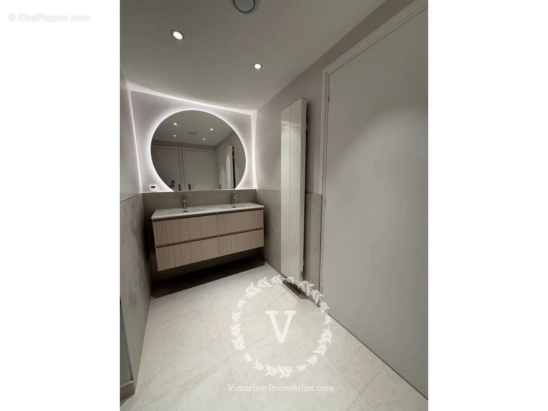 Commerce à PARIS-9E