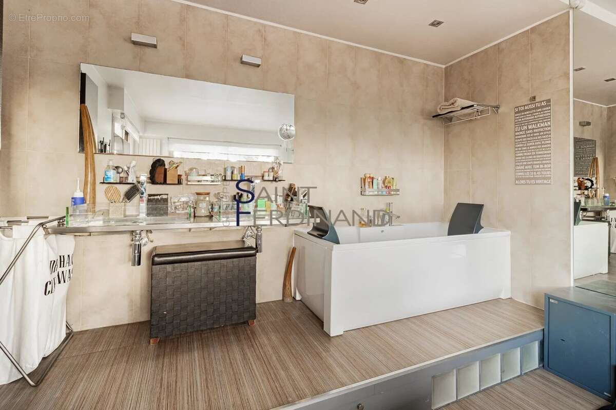 Appartement à NEUILLY-SUR-SEINE