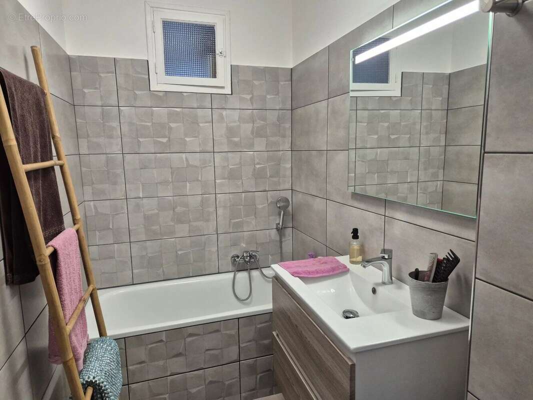 Appartement à LE CANNET-DES-MAURES