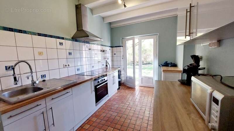 Maison au centre du village Prats du Périgord, 92m2, 4 pièces, 3 chambres, jardin, puits, grange avec fort potentiel - photo 4