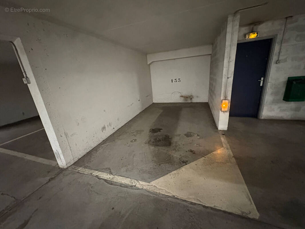 Parking à PARIS-15E