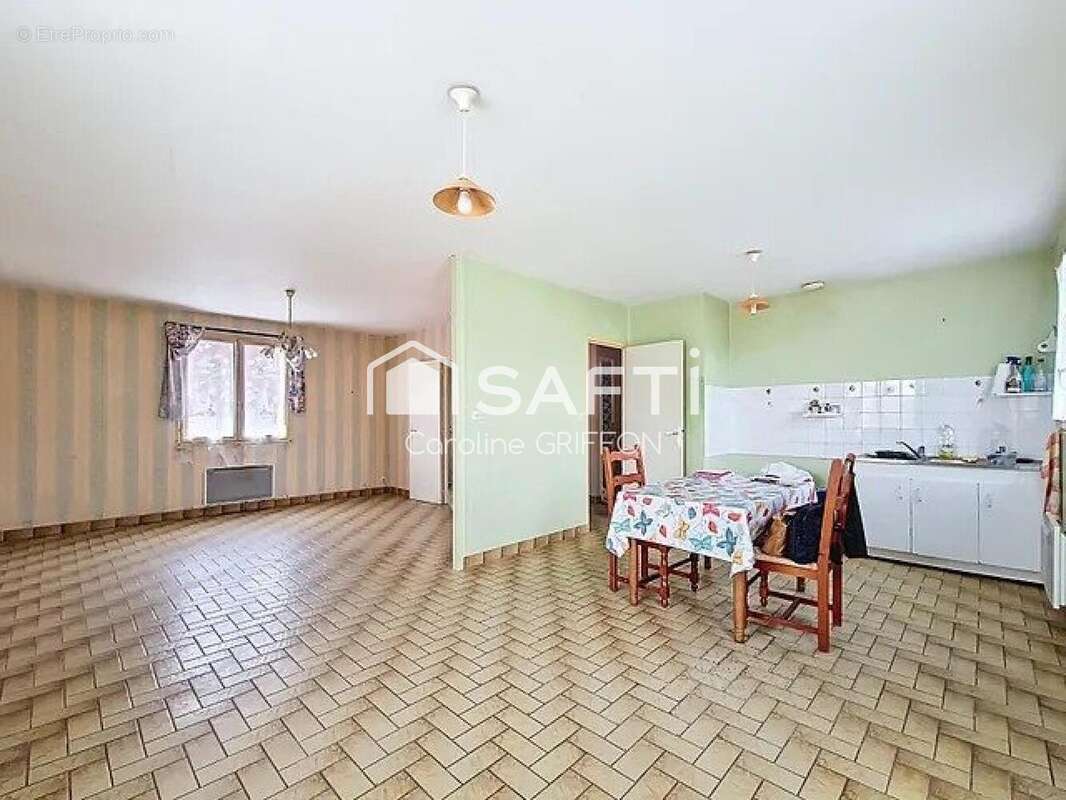 Photo 3 - Maison à LA ROMAGNE