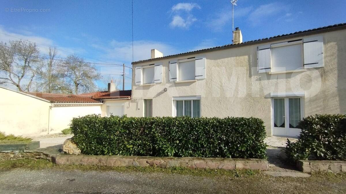 8 - Maison à CHAMPTOCEAUX