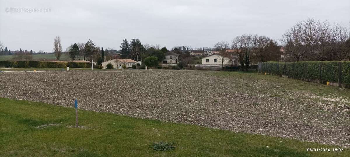 Terrain à bâtir de 600 m² à BARRET (16) - photo 6