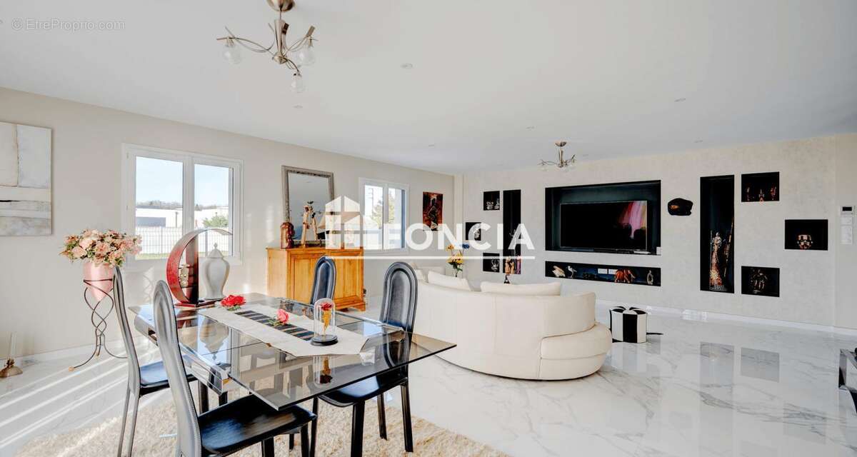 Maison à CORQUILLEROY