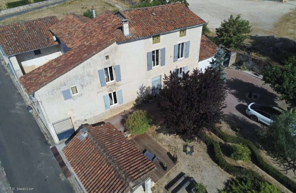 Maison à VERTEUIL-SUR-CHARENTE