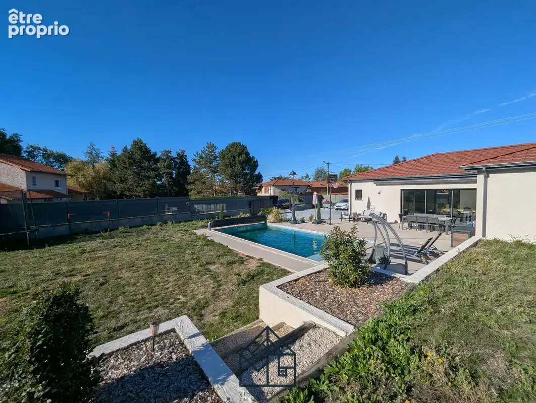 Maison contemporaine récente, performante et parfaitement équipée, à découvrir à Ouches. - photo 3
