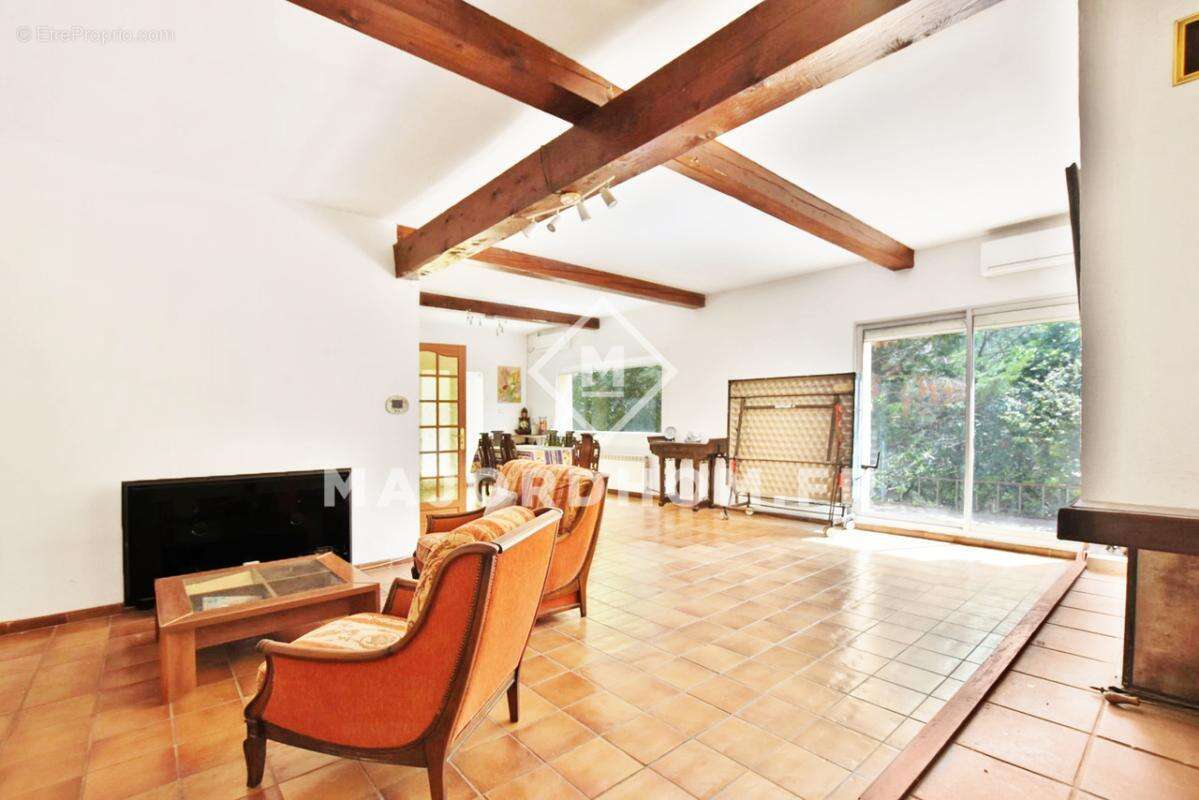 Vend Maison 157m2 terrain de 2193 m2 sans vis à vis  13015 - photo 8