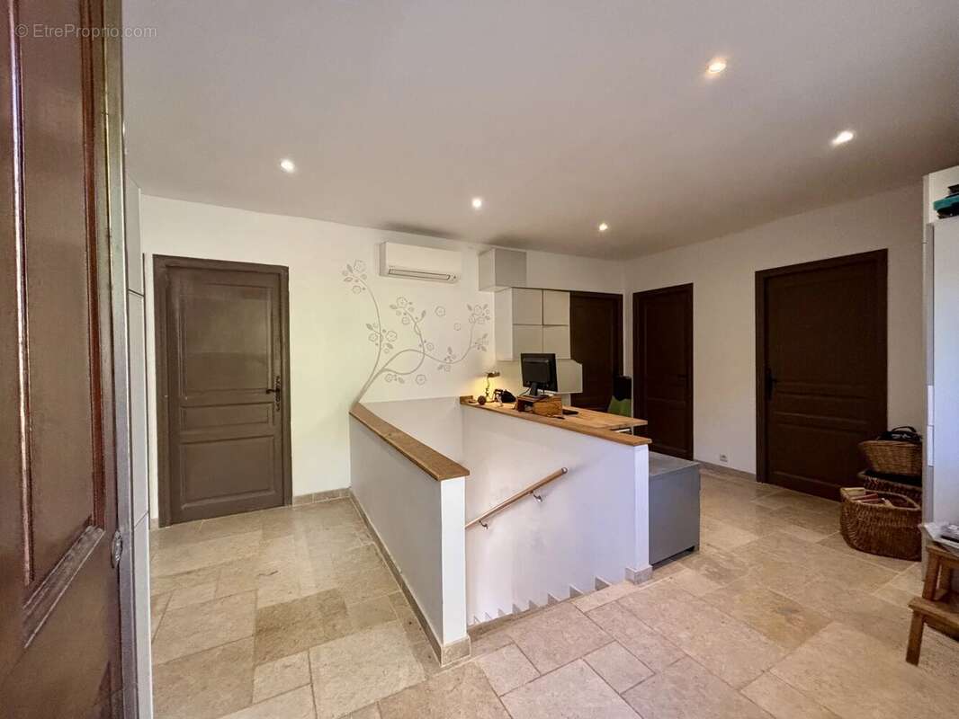 Maison à CHATEAUNEUF-GRASSE
