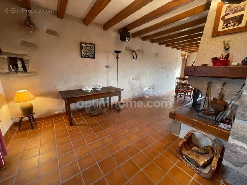 Maison à CHATEAUPONSAC