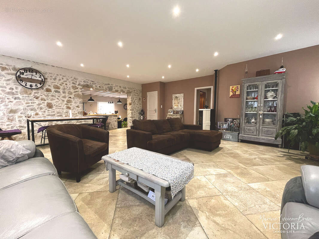 Maison à FIGANIERES