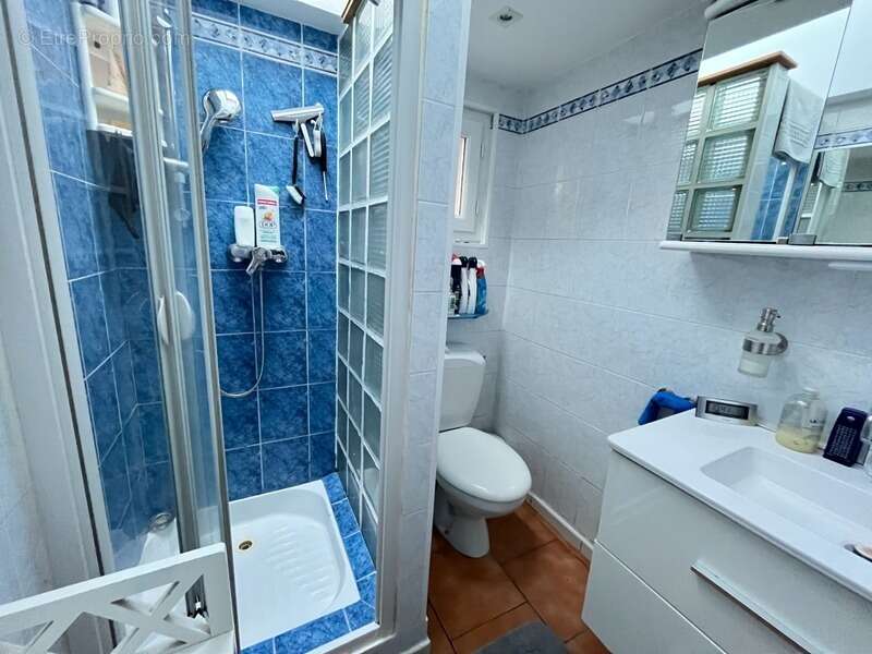 Maison à VILLENEUVE-LES-GENETS