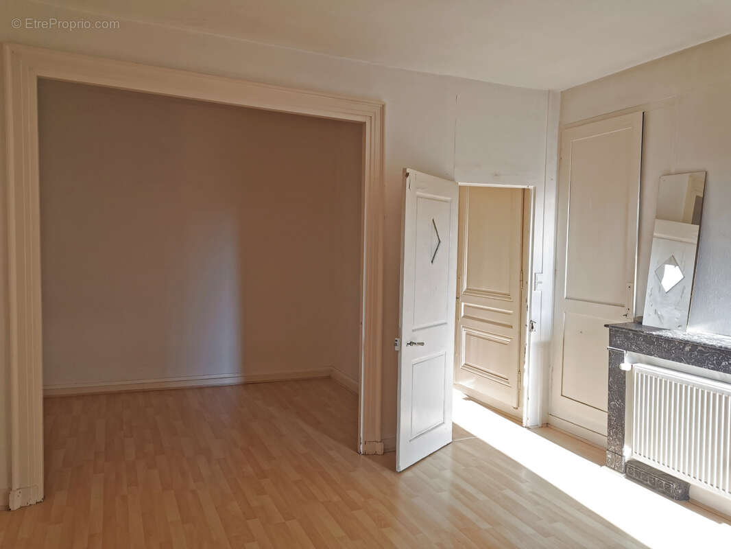 Maison à MONTAGNIEU