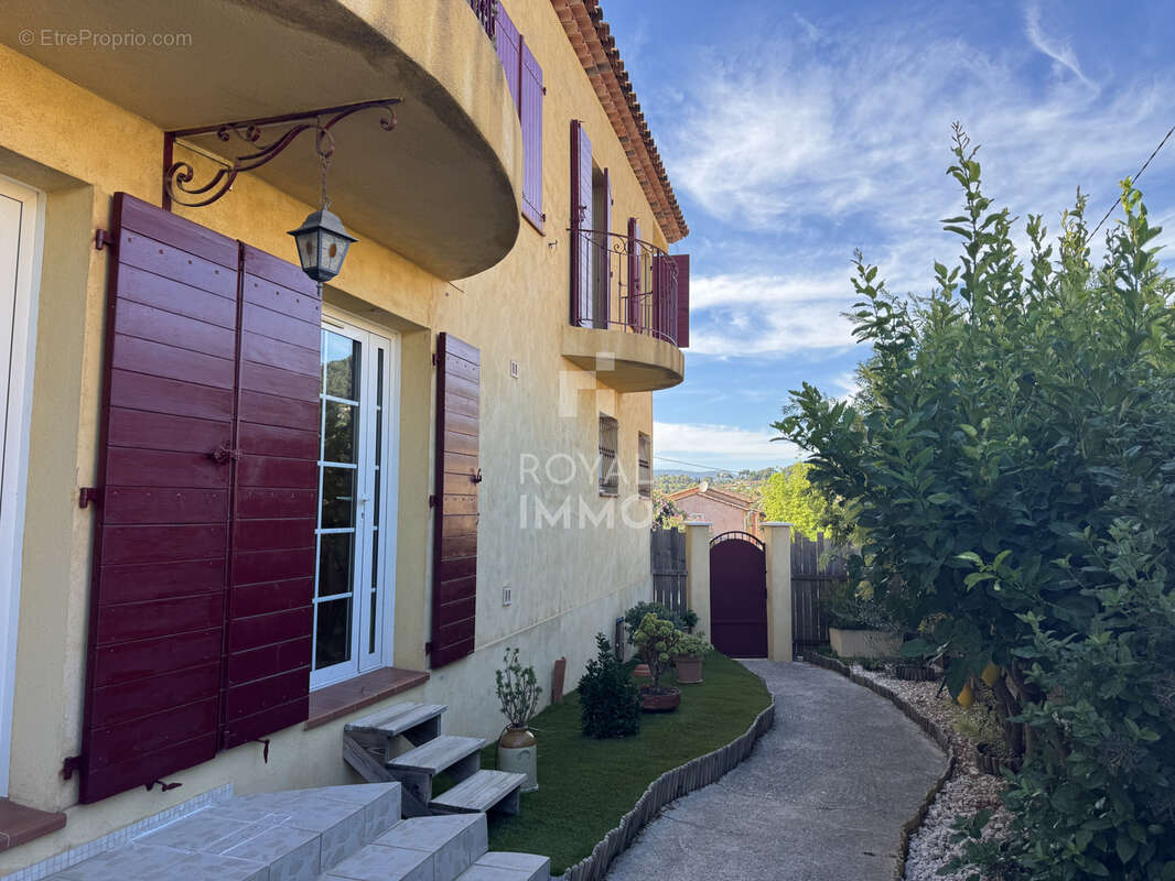 Maison à CARQUEIRANNE