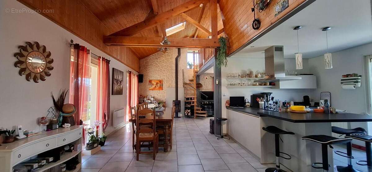 Maison à MEILLONNAS