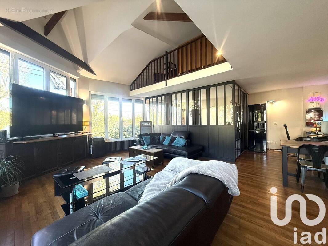 Photo 1 - Commerce à LOUVRES