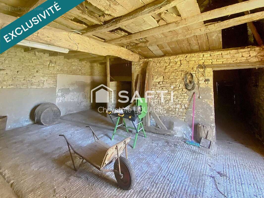 Maison 174 m² à Asnieres-La-Giraud  - photo 9