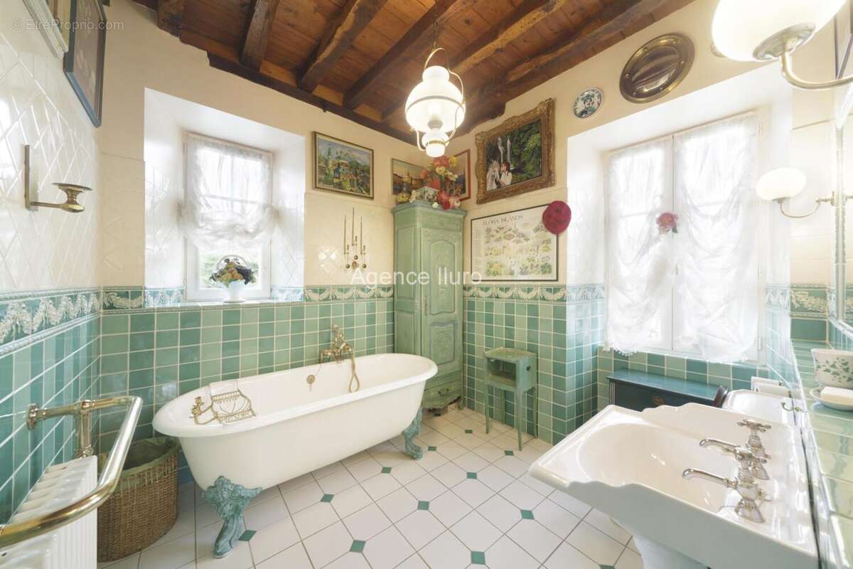 -9 - Maison à OLORON-SAINTE-MARIE