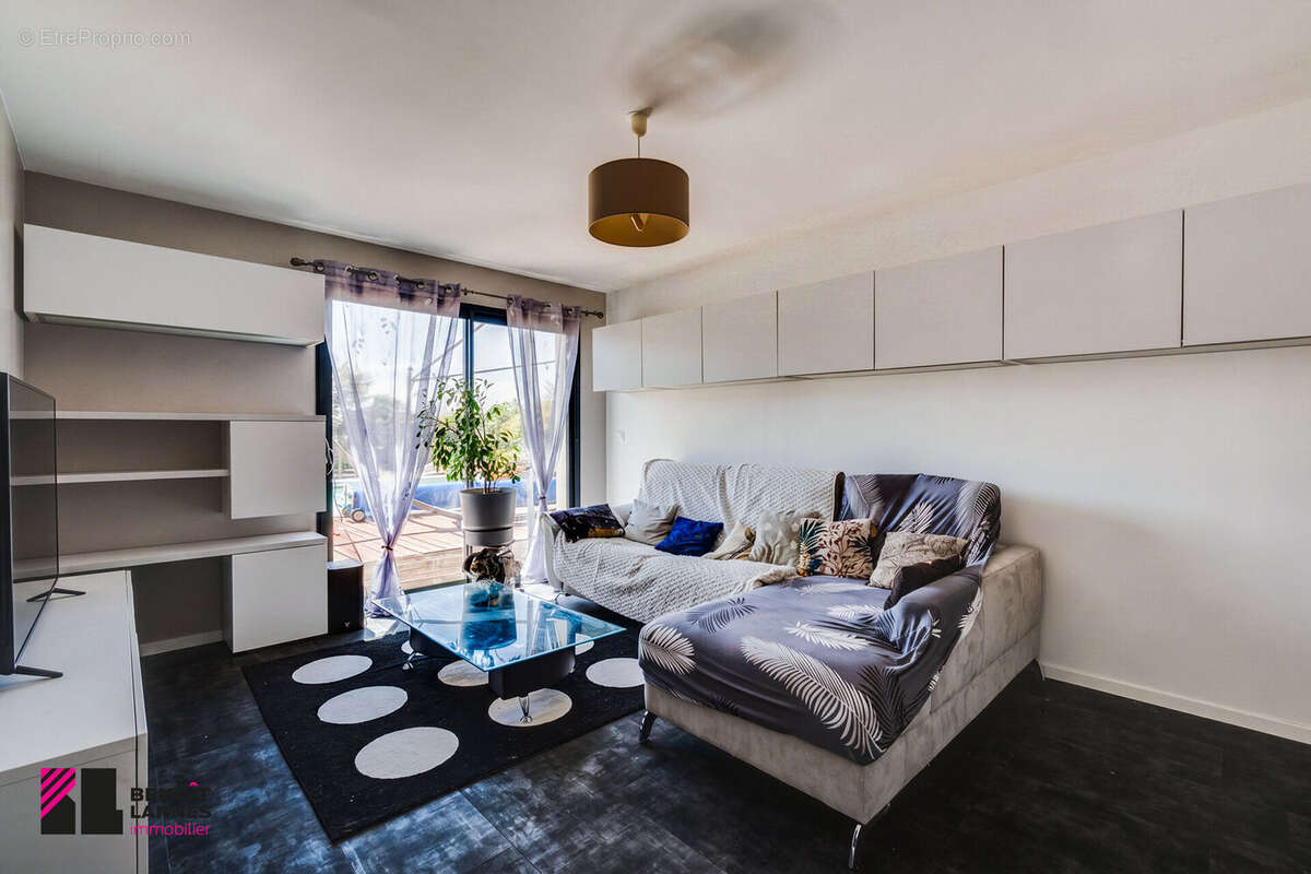 Maison 165 m² à La Salvetat-Saint-Gilles  - photo 2