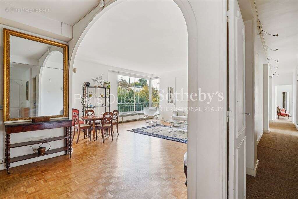 Appartement à NEUILLY-SUR-SEINE