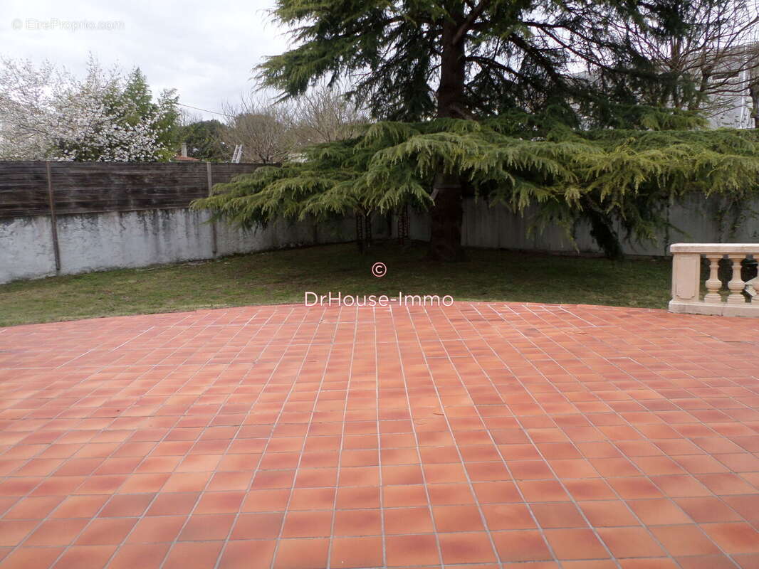 Maison à SAINT-YRIEIX-SUR-CHARENTE