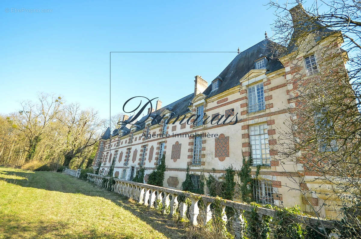 Maison à DOUAINS
