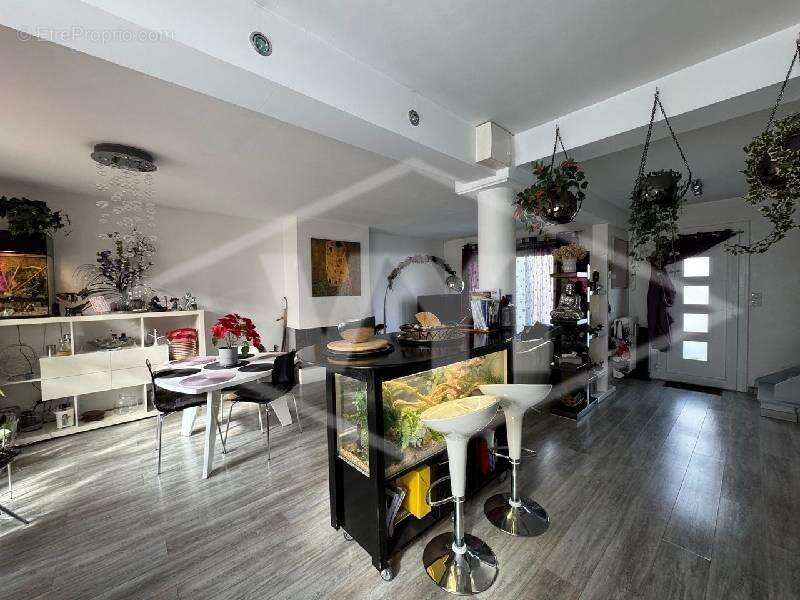 Maison à COMBS-LA-VILLE