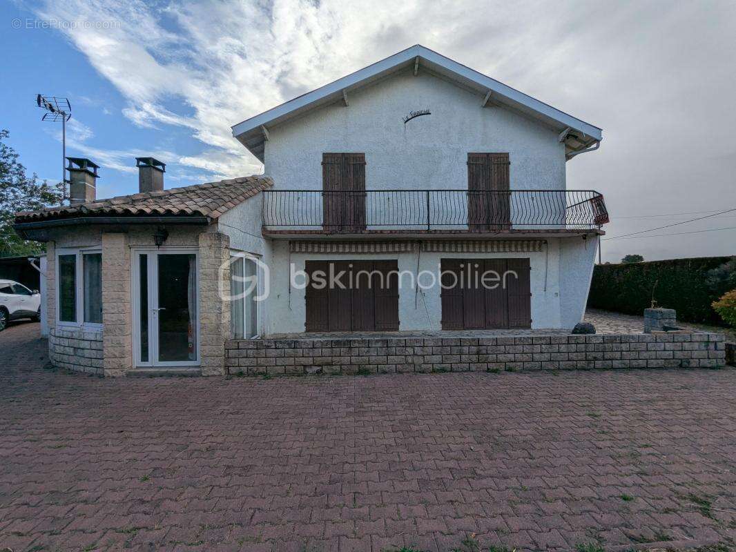 2 Maisons    proche St Emilion      de 150 m2 et 100m2                180000€        St Pey D'armens - photo 2