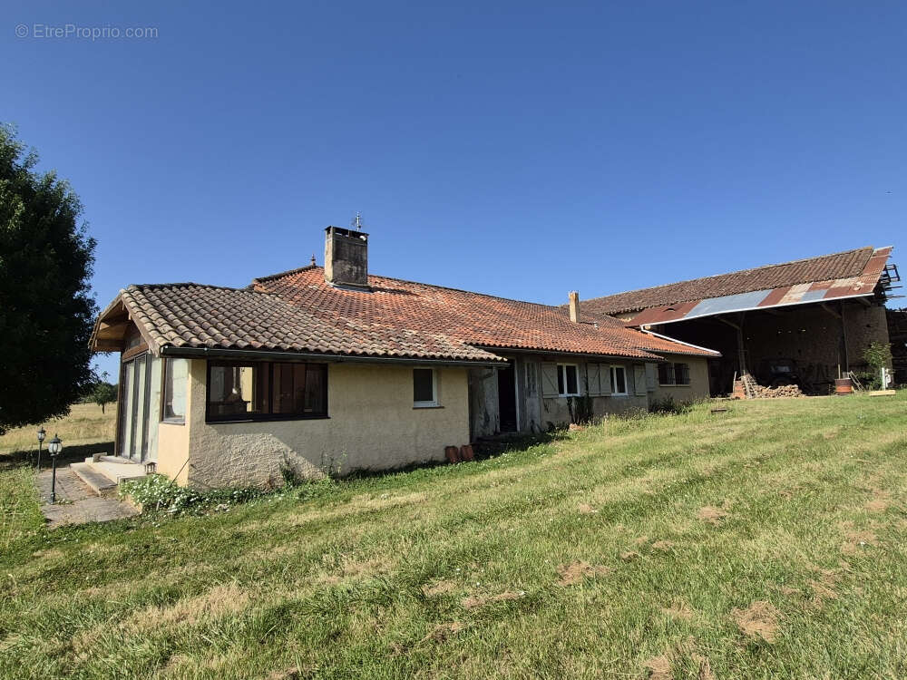 A vendredi, Corps de ferme à Ornézan - photo 21