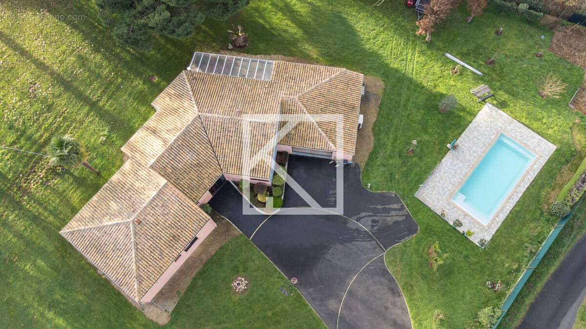 Maison à LES HERBIERS