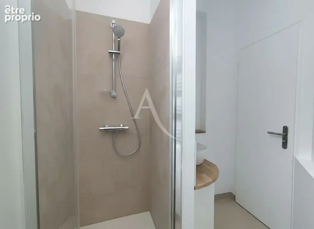 Appartement entièrement rénové 3 pièce(s) à 200 m de la pendule du remblai des Sables d'Olonne - photo 6