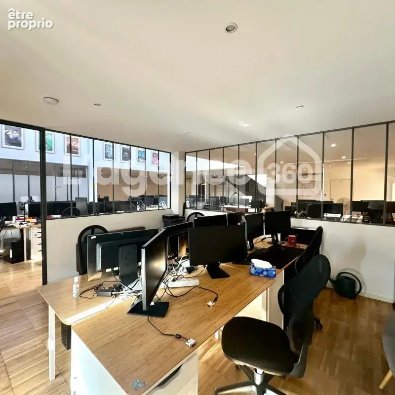 Photo Commerce à Arcueil au prix de 2 120 000€