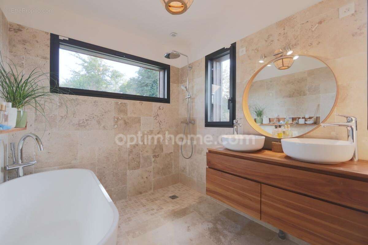 Proche L'ISLE-ADAM (95) - Maison d'architecte d'exception au coeur d'un écrin de verdure - photo 9