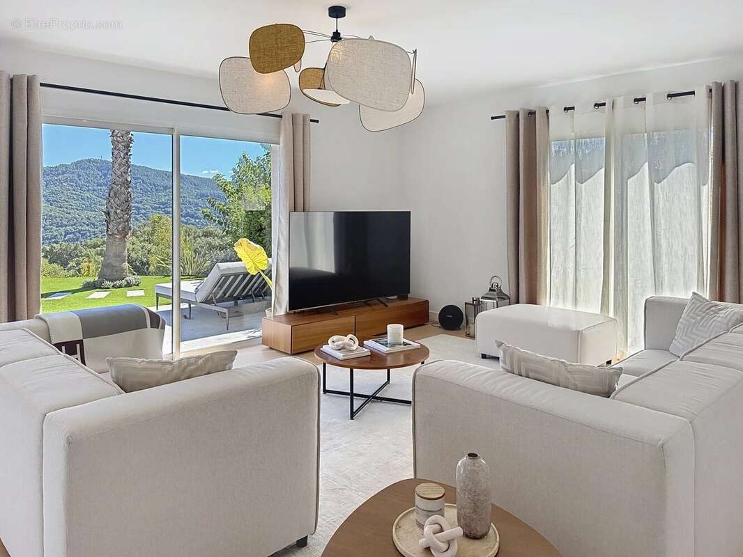 Maison à LES ADRETS-DE-L'ESTEREL