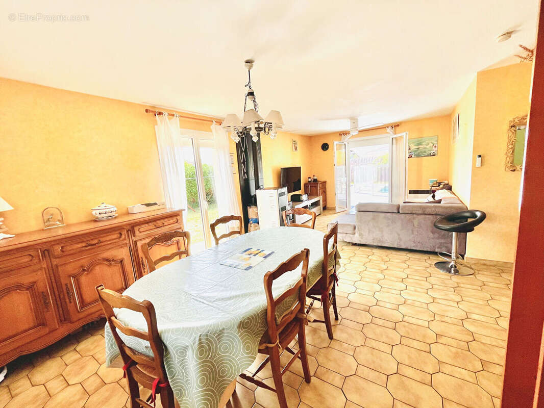 Maison T4 de plain-pied avec garage et piscine à vendre à Gujan-Mestras, quartier Meyran - photo 8