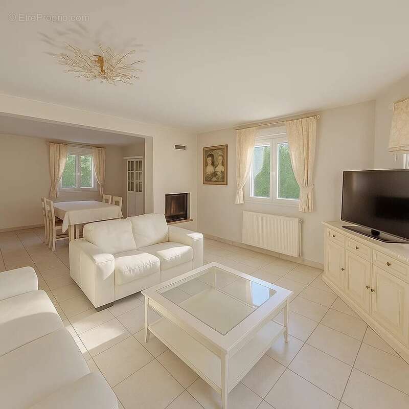 Maison 155 m² à Saint-Arnoult  - photo 2