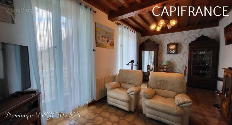 Maison à SAINT-SAUVEUR-DE-MONTAGUT