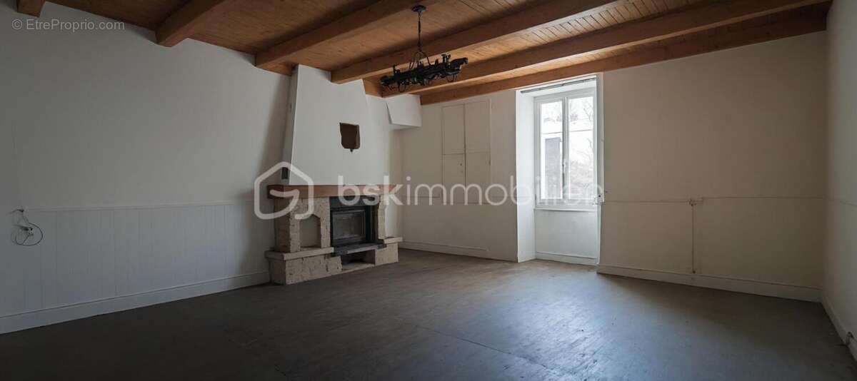 Maison à FONTENILLE-SAINT-MARTIN-D'ENTRAIGUES