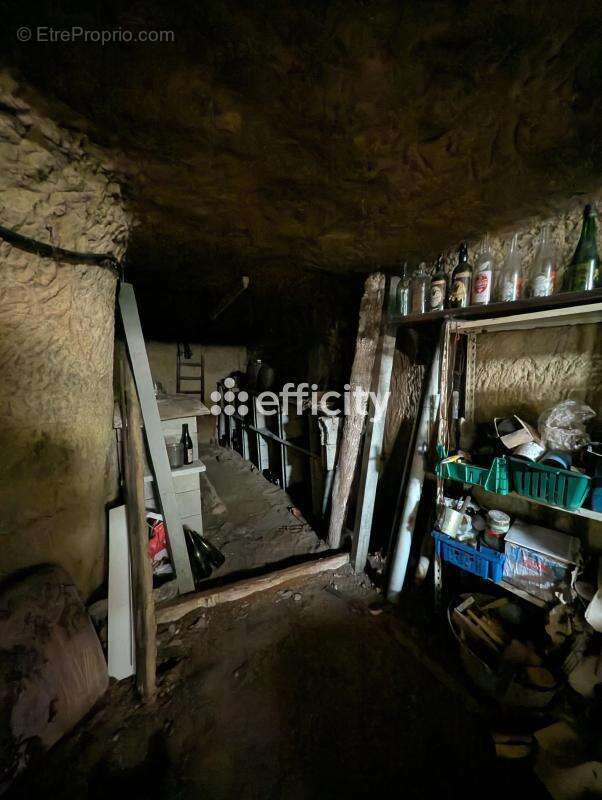 Parking à MONTLOUIS-SUR-LOIRE