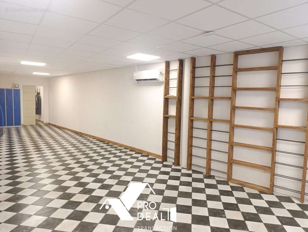 Commerce à MORESTEL