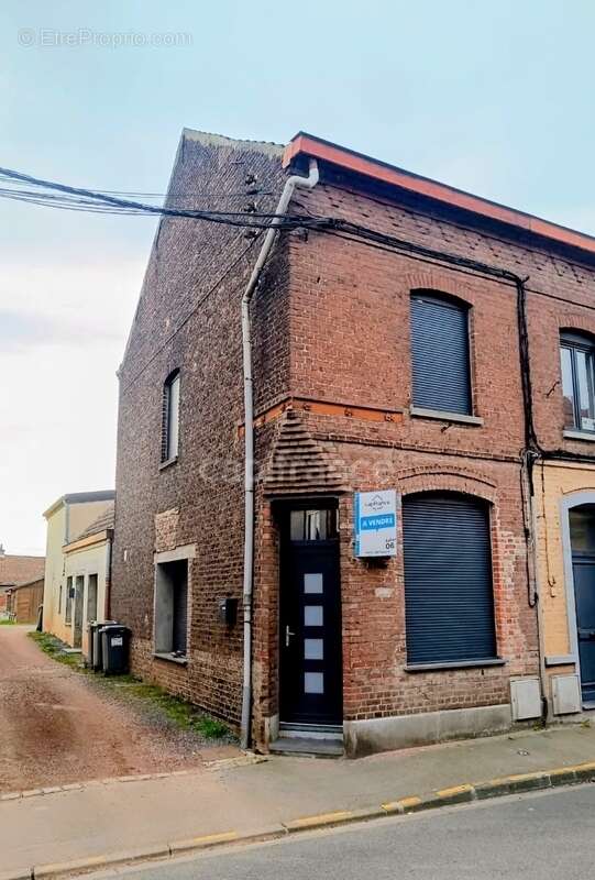 Maison à NEUVILLE-EN-FERRAIN