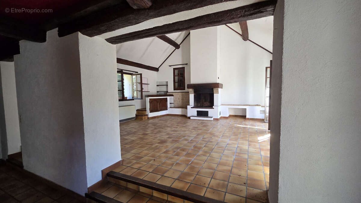 Très belle propriété de 218 m² sur plus de 20 000 m² de terrain avec étangs ! - photo 4