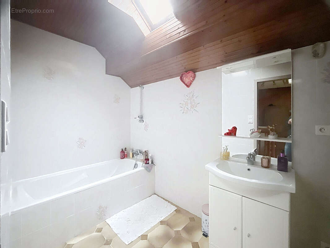 Maison à IS-SUR-TILLE