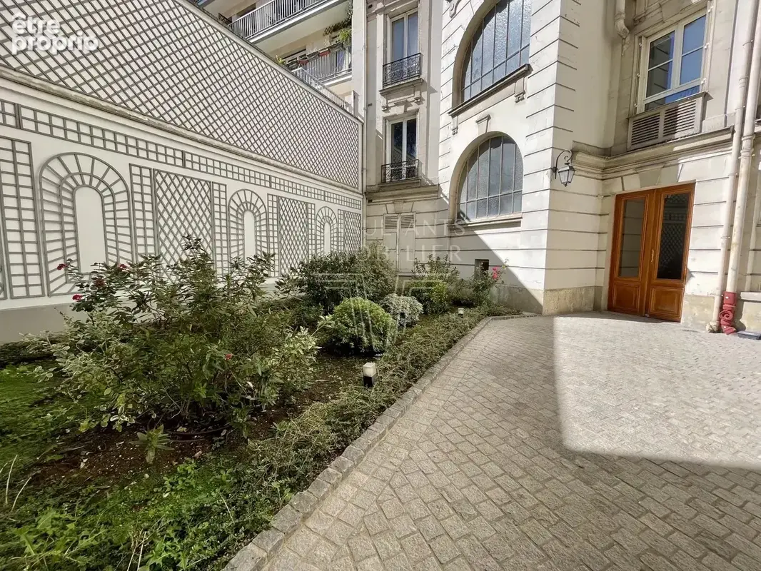 Place wagram. trois-pièces en étage élevé - photo 10