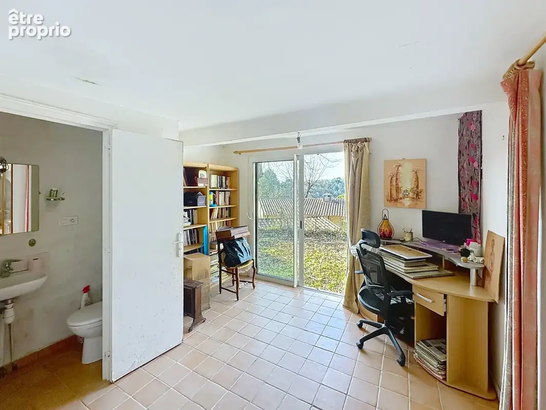 CO-EXCLUSIVITÉ - Villa de plain-pied à rénover - Quartier de l'Ara   Fort potentiel. - photo 8